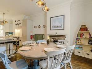 Dining - 5 bedroom accommodation in Whitby (Whitby)