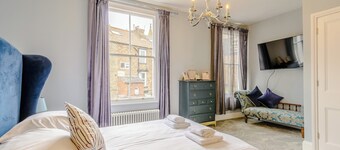 5 bedroom accommodation in Whitby