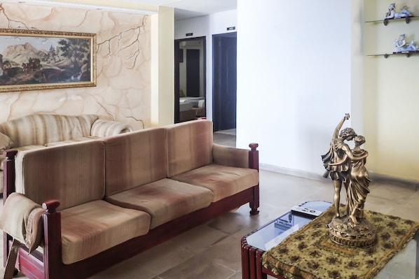 Lobby sitting area - Ayenda 1622 Charmin (Santa Marta)