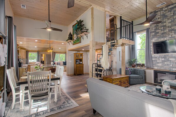 TV connectée, cheminée, lecteur de DVD, vidéothèque