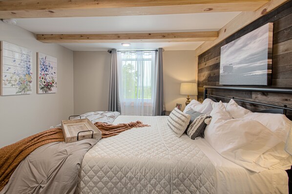 3 bedrooms, desk, travel cot, free WiFi