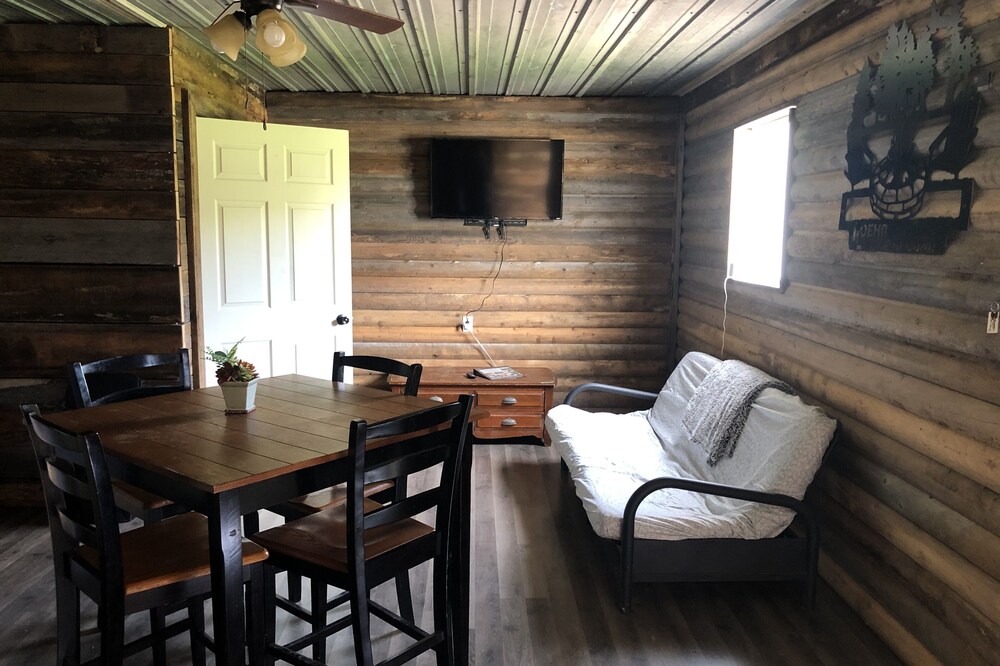 2 bedroom cabin close to Pomme de Terre Lake