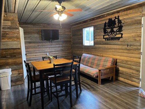 2 bedroom cabin close to Pomme de Terre Lake