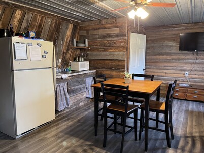 2 bedroom cabin close to Pomme de Terre Lake
