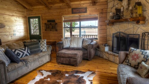 LUXURY LOG CABIN #1 ON THE FRIO RIVER