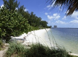 Beach nearby, sun loungers, beach towels