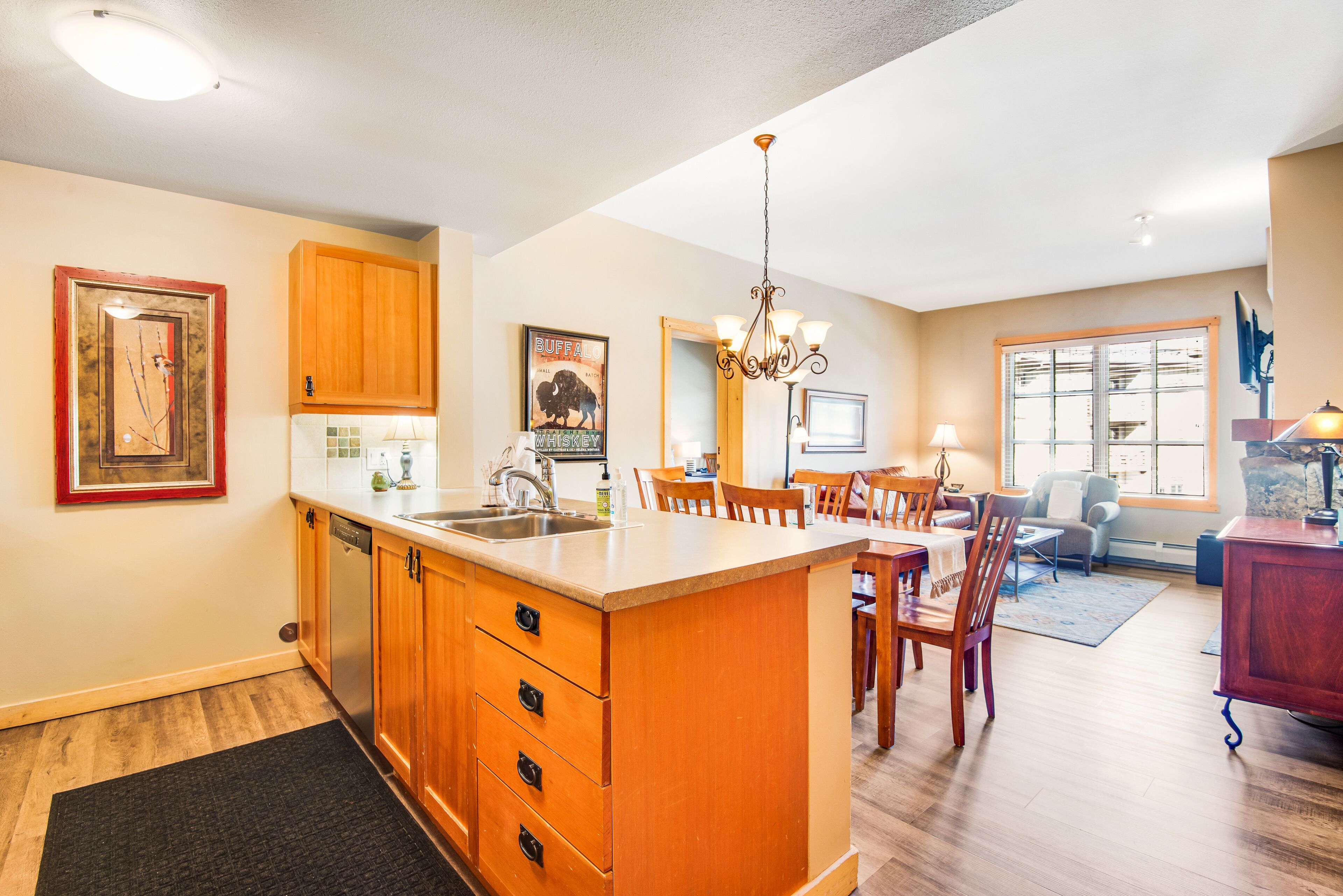 Two-Bedroom Condo w/ a Shared Hot Tub, Billiard Room, & Fitness Room