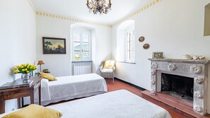 6 makuuhuonetta, silitysrauta/-lauta, ilmainen Wi-Fi, vuodevaatteet