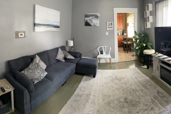 TV connectée, cheminée, médiathèque