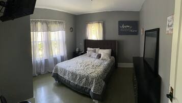 3 bedrooms, iron/ironing board, free WiFi, bed sheets