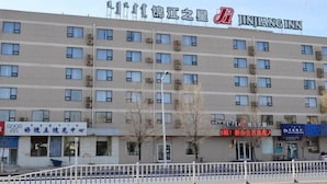 A multi-story hotel with a sign for 'Jinjiang Inn' and several storefronts below. - Jinjiang Inn Hohhot Erdos East Street Branch (Hohhot)