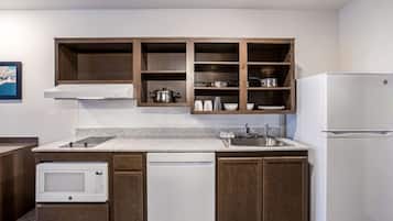 Full-size fridge, microwave, stovetop, freezer