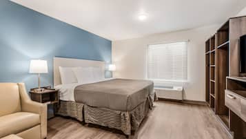 Standard Room, 1 King Bed, Non Smoking | Desk, laptop workspace, iron/ironing board, free WiFi