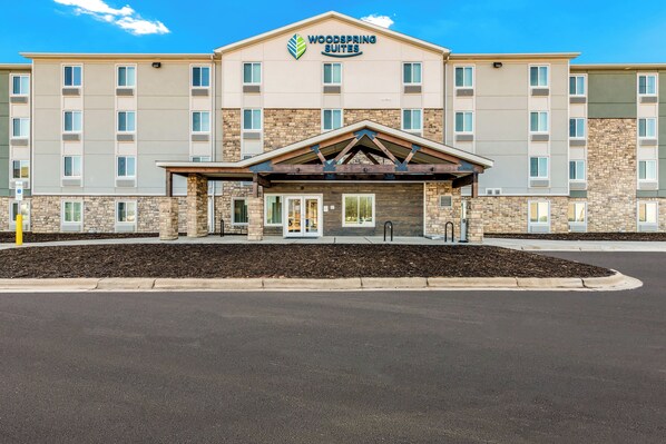 Exterior - WoodSpring Suites Charlotte - University Research Park (Charlotte)