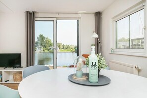 Dining - Picturesque holiday home with garden on open waters (Terherne)