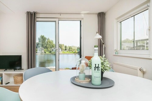 Picturesque holiday home with garden on open waters