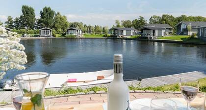 Picturesque holiday home with garden on open waters