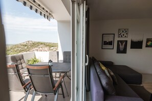 Outdoor dining - Sea view, spacious Apartment Archipelago A1 (Šibenik)