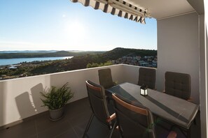 Outdoor dining - Sea view, spacious Apartment Archipelago A1 (Šibenik)