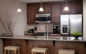 冰箱、微波炉、烤箱、炉灶