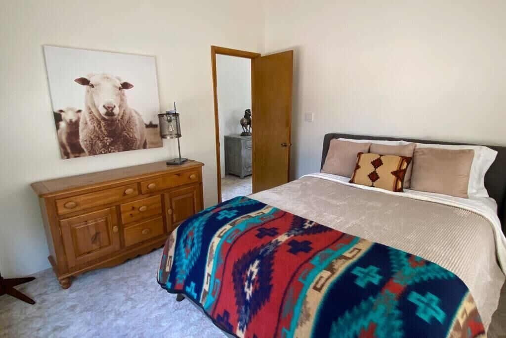 Imaculate home on 20 acres one mile off 1-15, minutes from Kolob Canyon.