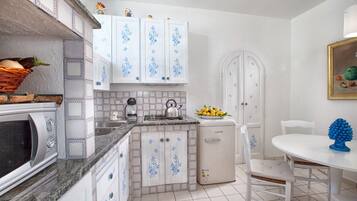 Refrigerador, microondas, horno y lavavajillas