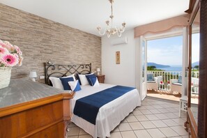 3 bedrooms, iron/ironing board, WiFi, bed sheets - Villa Venus in Sorrento Coast; comfort and safe living in amazing scenery  (Massa Lubrense)