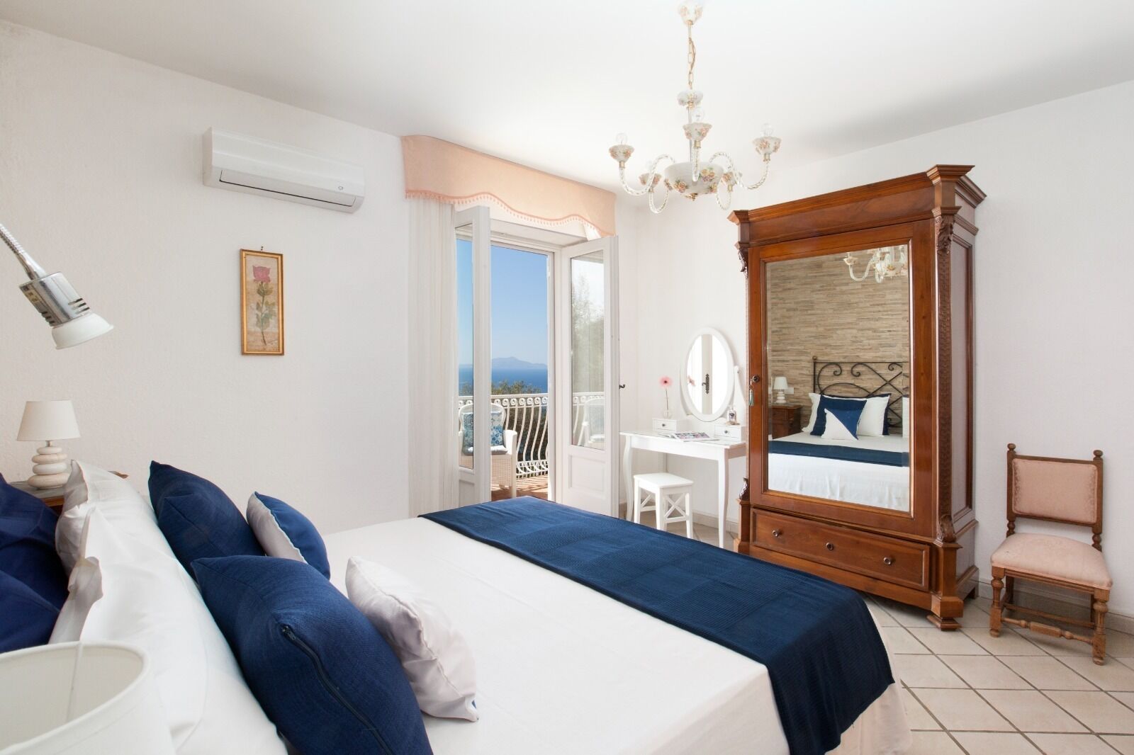 3 habitaciones, tabla de planchar con plancha, wifi y ropa de cama 