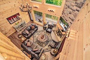 Smart TV, fireplace, video games, DVD player - 11 Miles to Gatlinburg! Indoor Heated Pool/Theater Room/Hot Tub/ DISCOUNTS! (Sevierville)