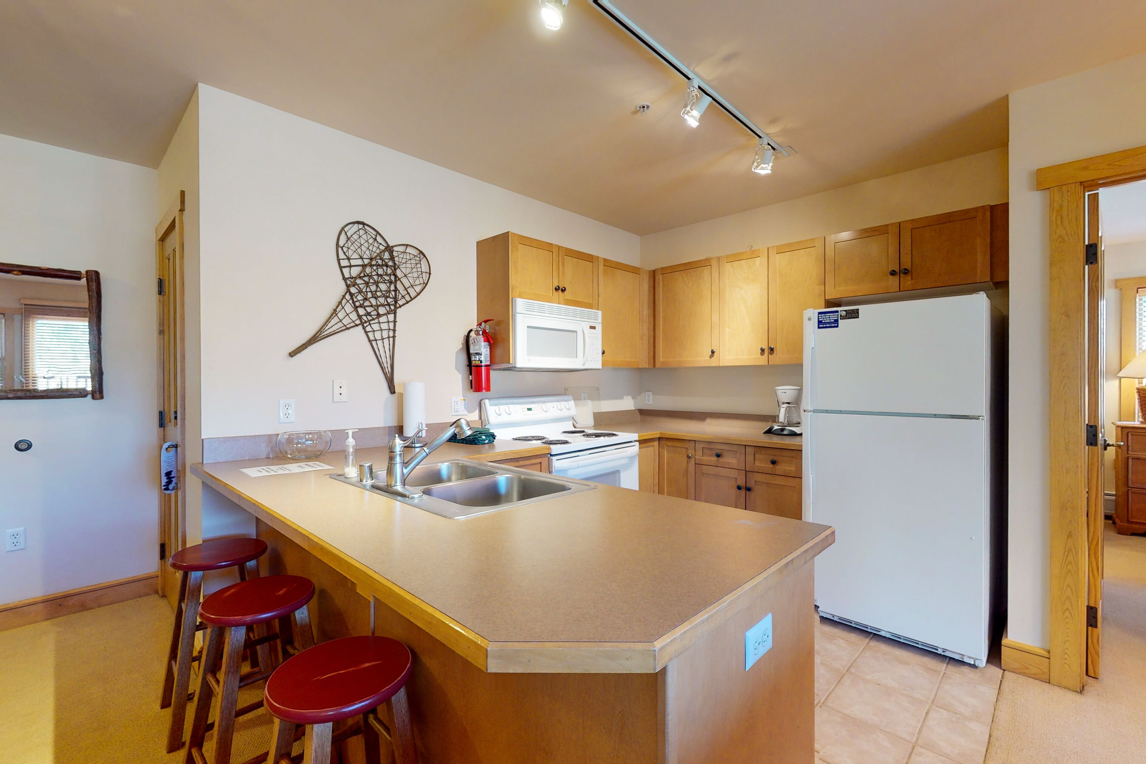 Ski-in/ski-out chalet next to gondola w/shared fitness center, hot tub, & sauna!