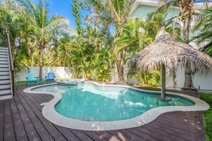 A heated pool - EV Charger, Portside Paradise by SeaBreeze Vacation (Holmes Beach)
