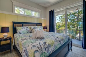 4 bedrooms, iron/ironing board, free WiFi, bed sheets - EV Charger, Portside Paradise by SeaBreeze Vacation (Holmes Beach)