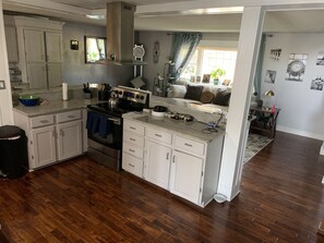 Fridge, microwave, oven, stovetop - close 2 Aurora hospitals, Cherry creek state park, 10 min Downto, 20 min 2 Dia  (Aurora)