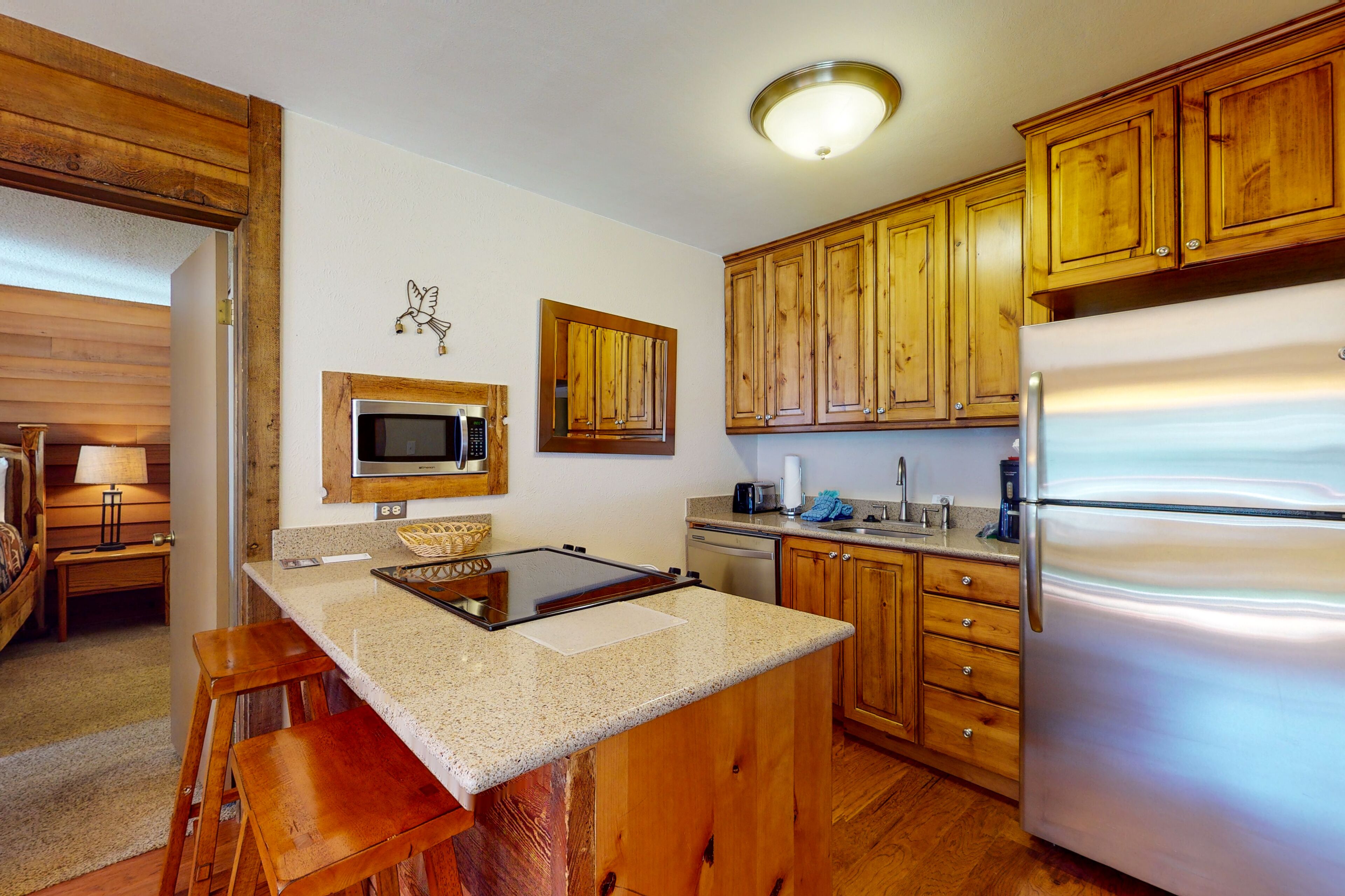 Mountainside Home w/ Free WiFi & a Full Kitchen plus a Shared Hot Tub