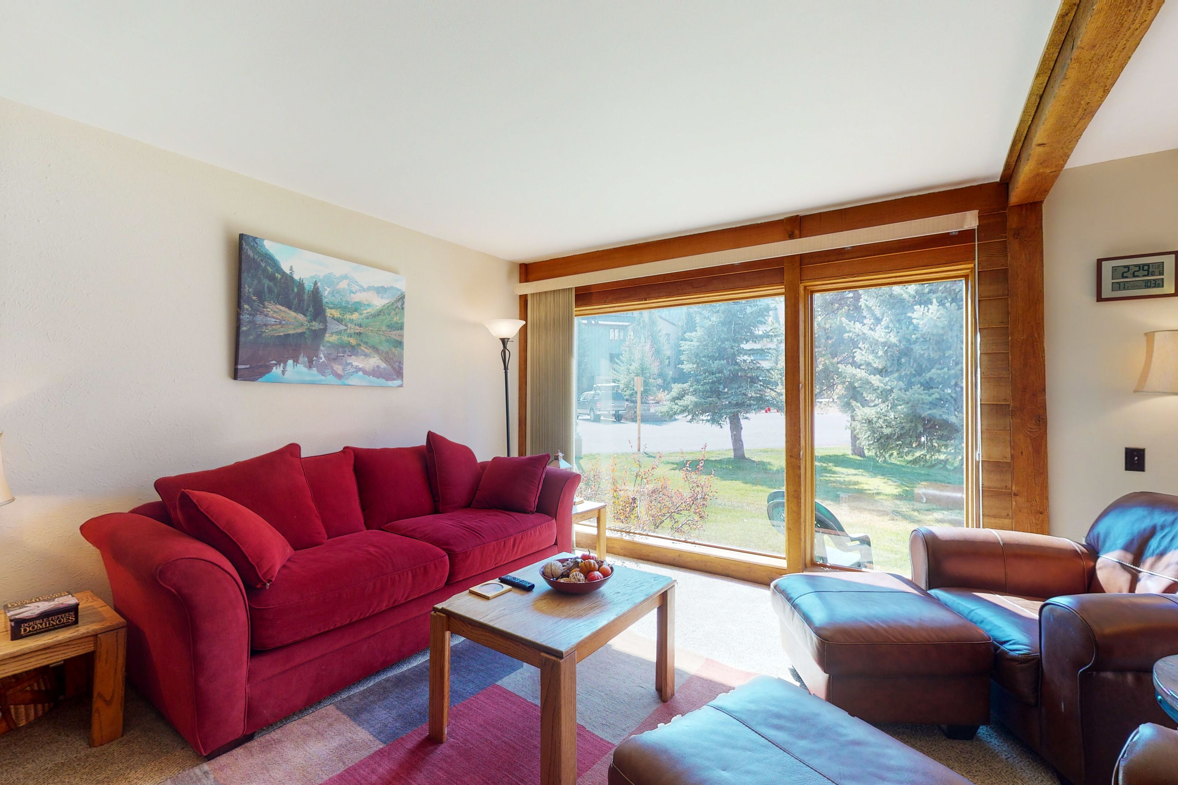 Mountainside Home w/ Free WiFi & a Full Kitchen plus a Shared Hot Tub