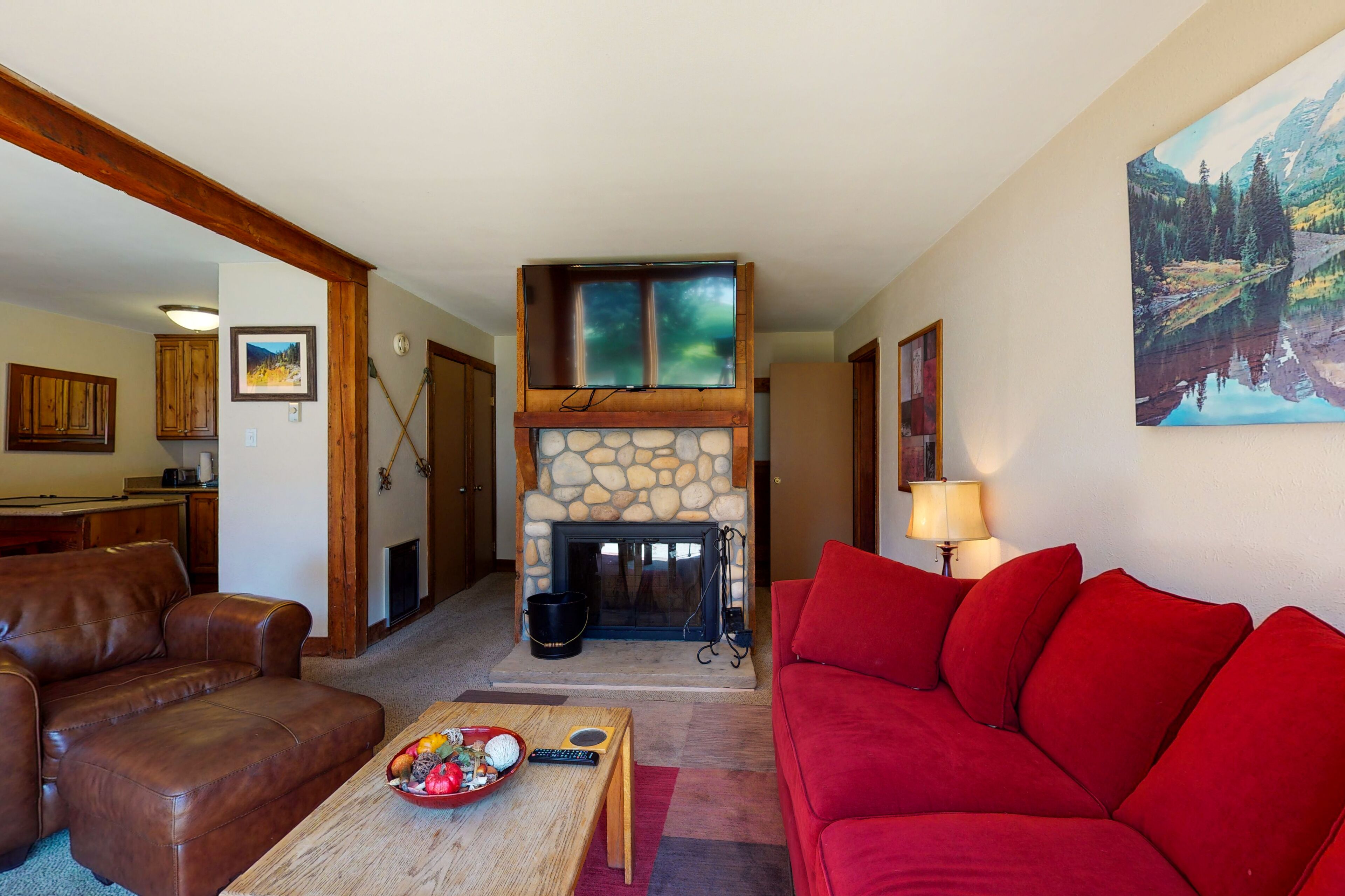 Mountainside Home w/ Free WiFi & a Full Kitchen plus a Shared Hot Tub