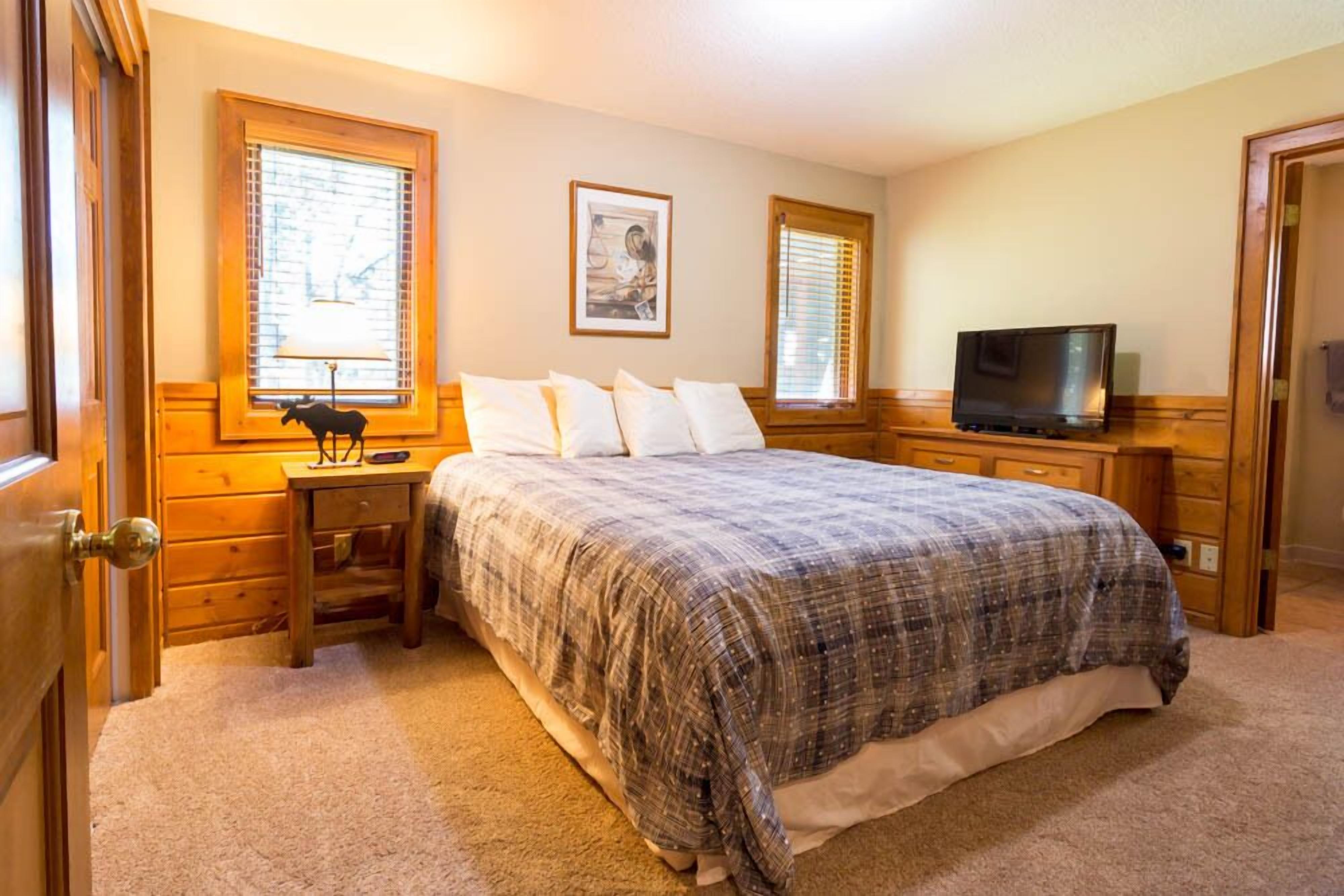 Lakefront Cabin w/ Screened in Porch on Gull Lake - (Unit 704)