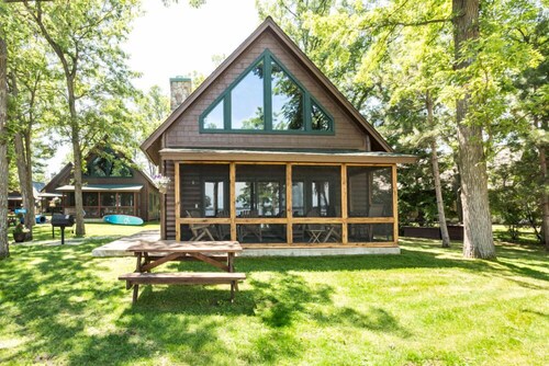 Waterfront Cabin on Gull Lake w/ Boat Rentals