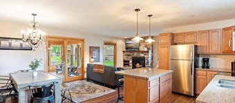 Cabin Retreat Steps from Gull Lake