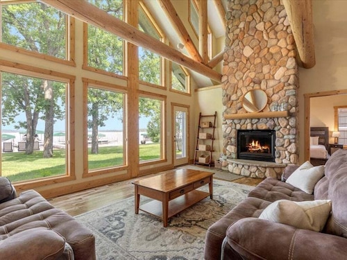 Waterfront Townhome on Gull Lake | Pontoon Rentals Available