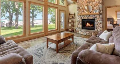Waterfront Townhome on Gull Lake | Pontoon Rentals Available