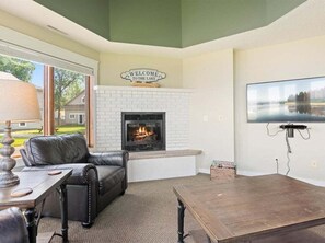TV, fireplace