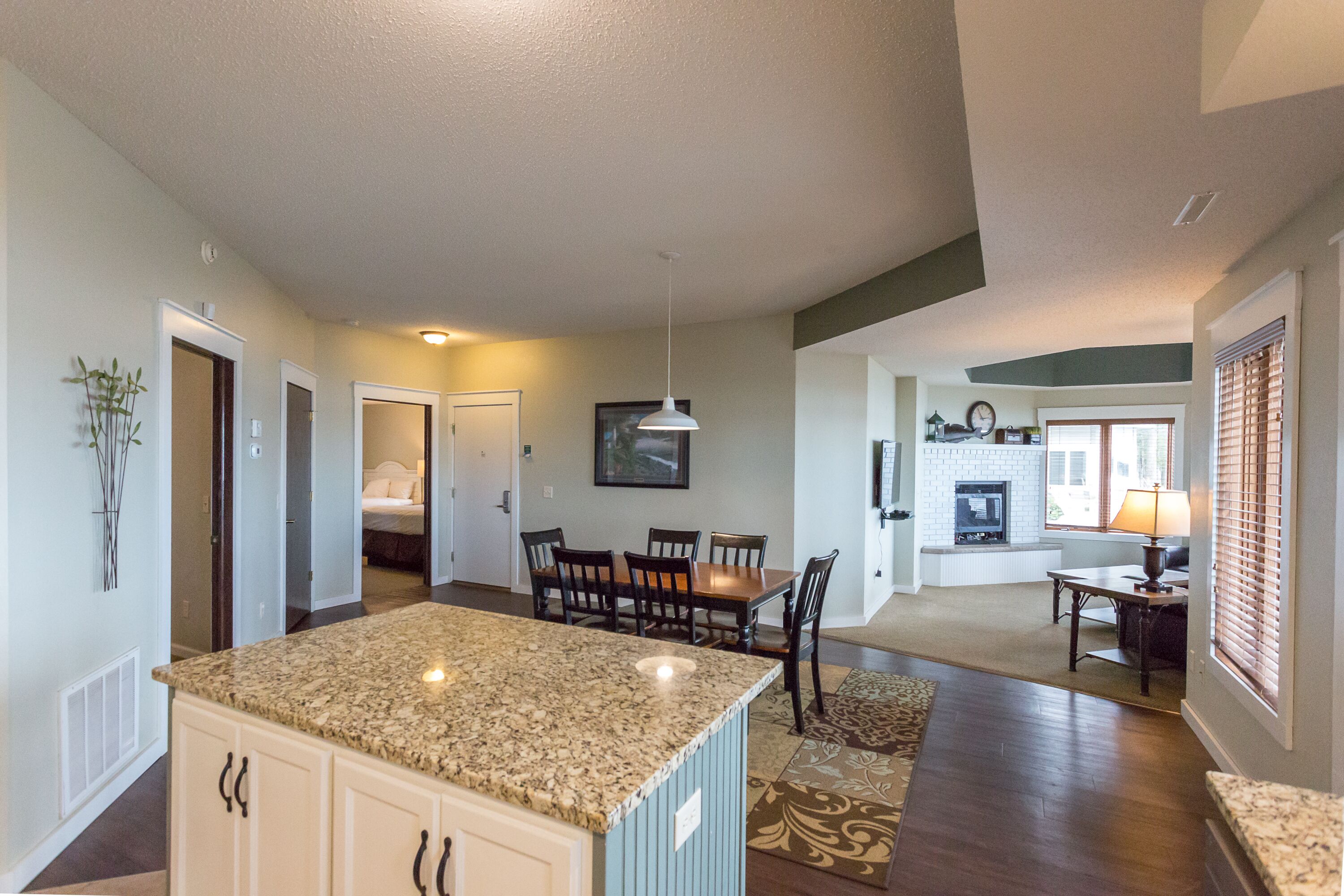 Paradise Lakefront Views, perfect vacation spot on Gull Lake - Bay Colony 764