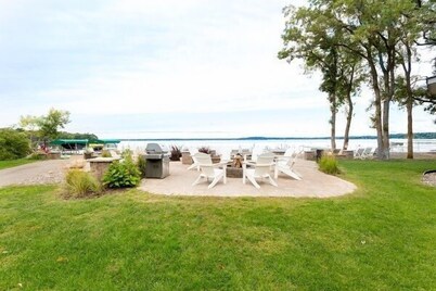 Hidden Gem on Gull Lake w/ large playground for families