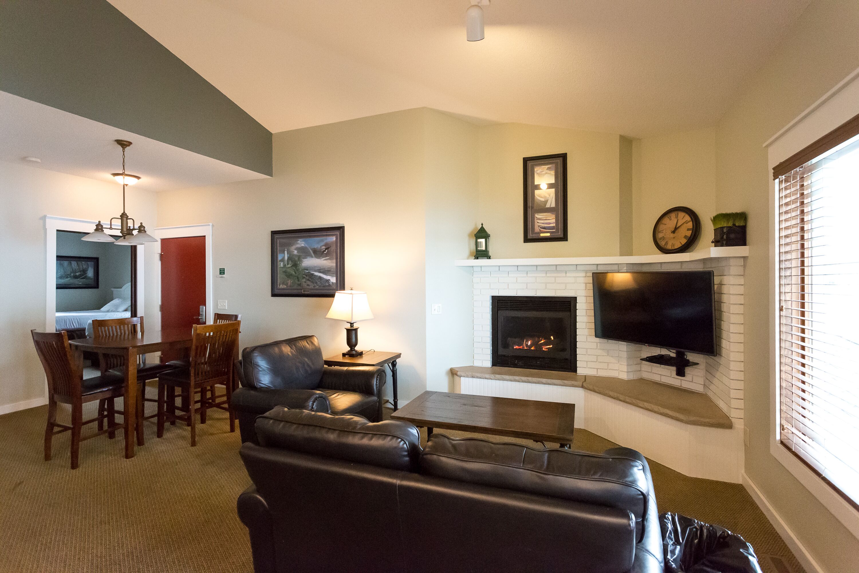 Hidden Gem on Gull Lake w/ large playground for families- Bay Colony 771