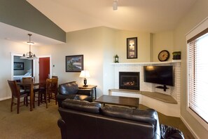 Interior - Hidden Gem on Gull Lake w/ large playground for families (Nisswa)