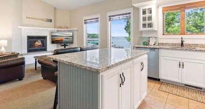 Waterfront Condo on Gull Lake, Boat Rentals