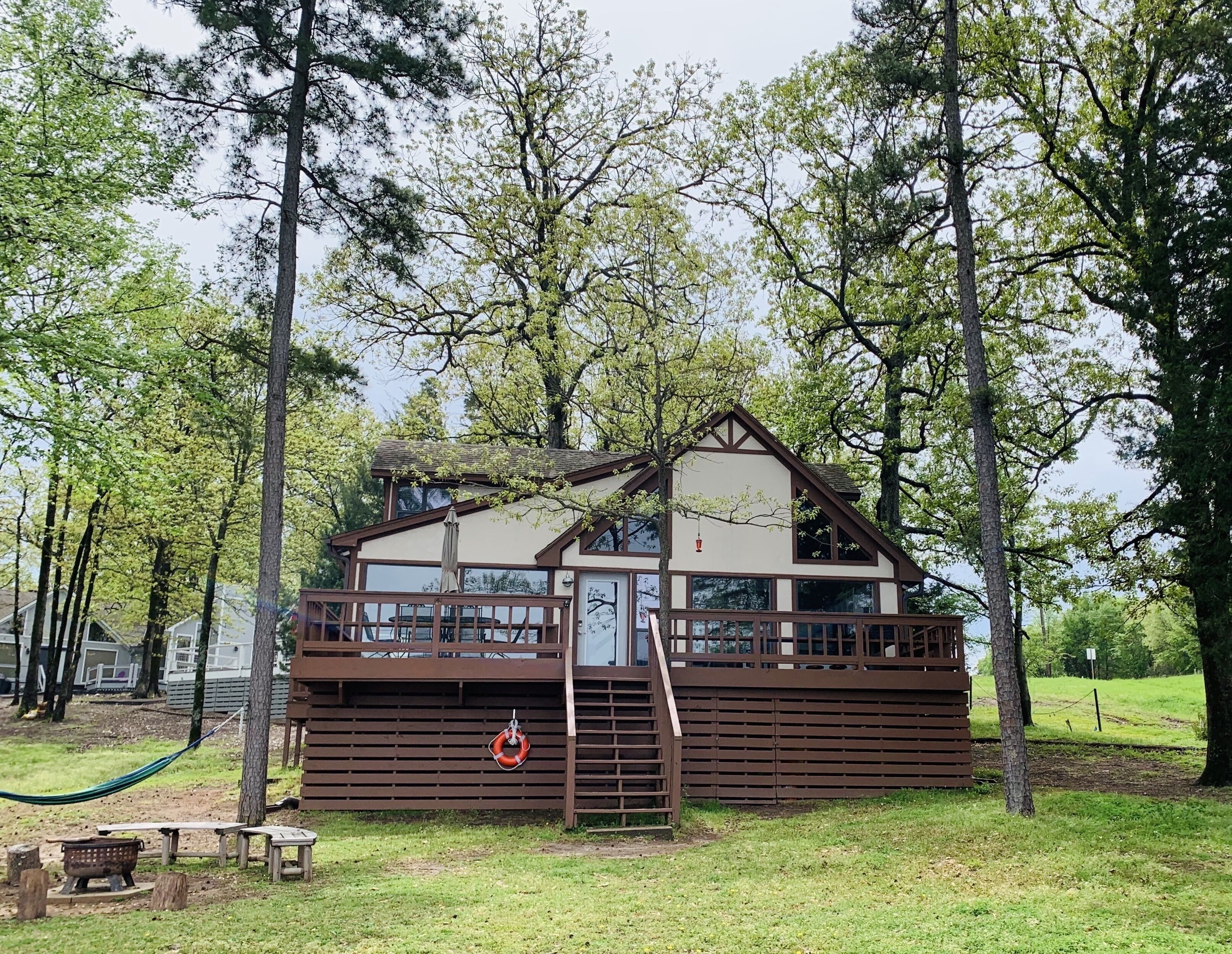 'Lakeview Canoe' Lakefront Cabin w/Private Dock & Boat Slip on Cypress Springs