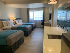 Apartamento | Frigobar, cofres nos quartos, escrivaninha, cortinas blackout