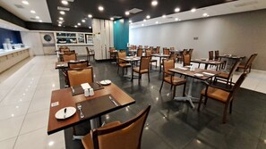 Desayuno bufé gratuito y diario